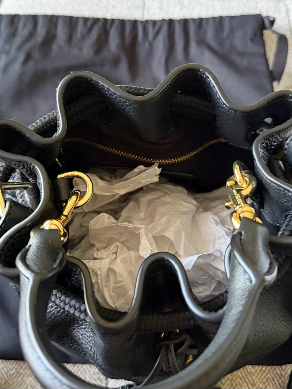 Marc Jacobs Black Pebbled Leather Tassel Drawstring Bucket  Bag - Picture 4 of 5